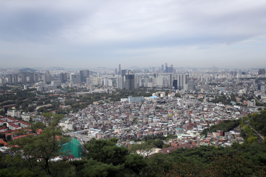 지난 14일 서울 남산에서 바라본 아파트 단지 등 서울 시내 모습. 연합뉴스